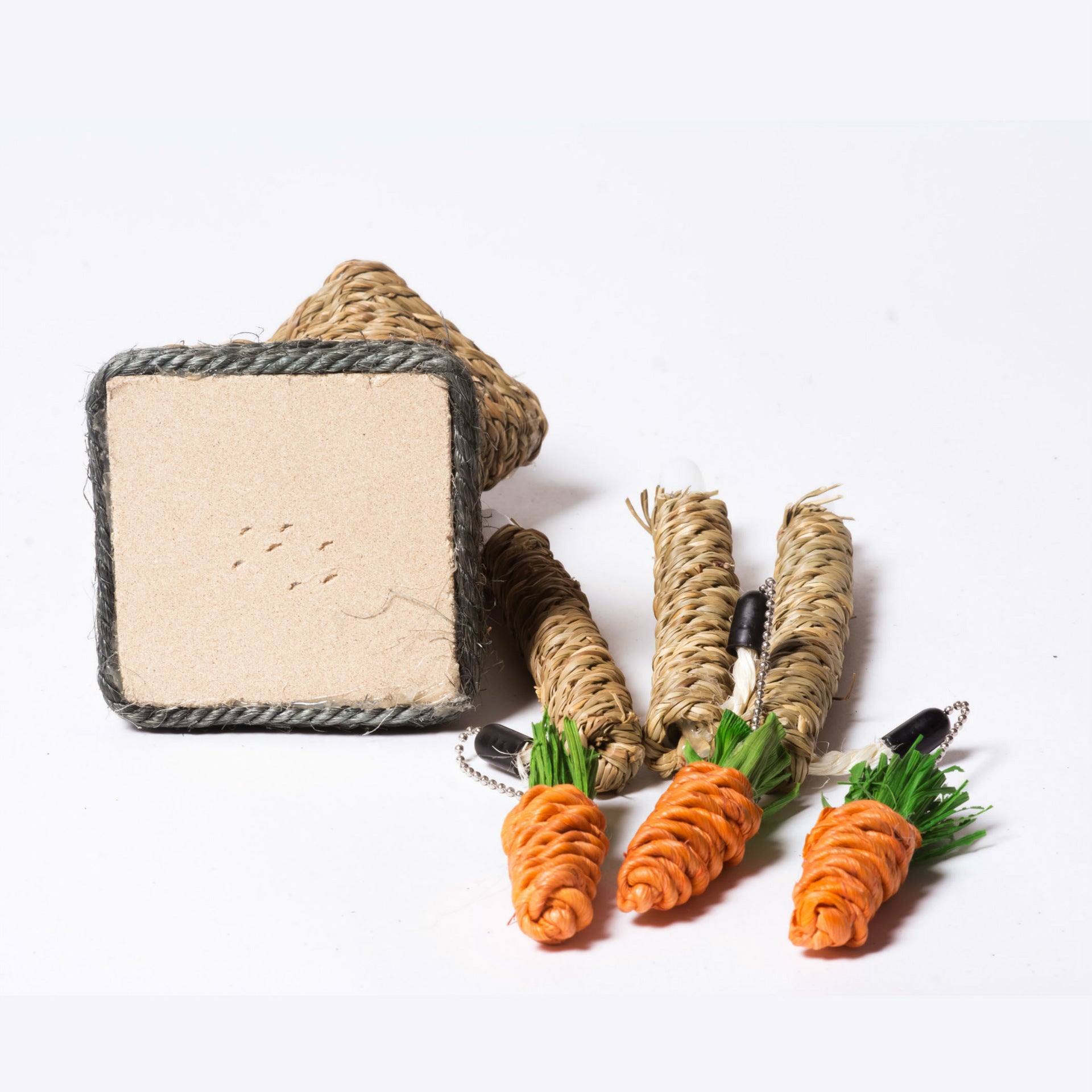 Carrot-Themed Cat Climbing Tree - Compact Scratching Post with Dangling Toy Carrots