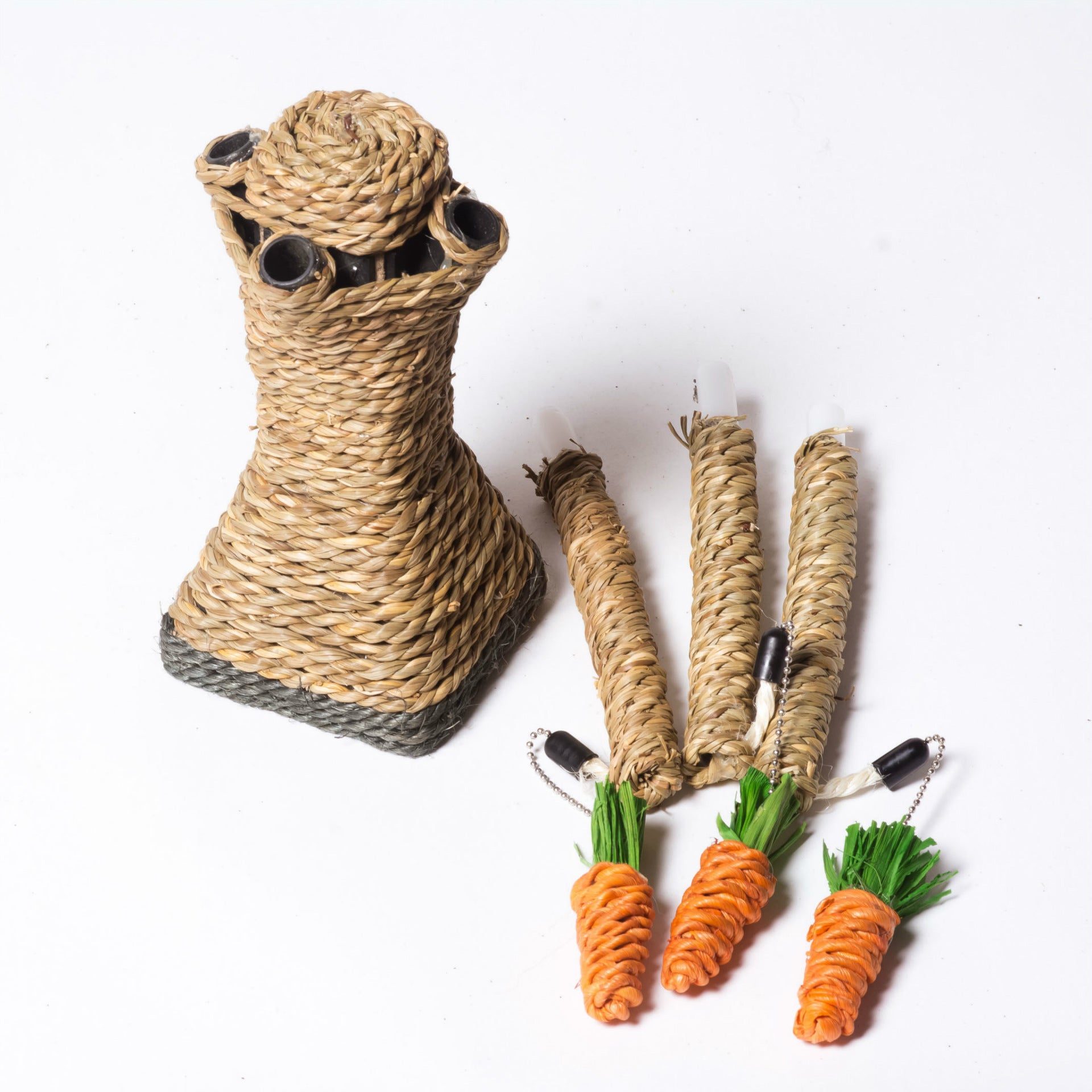 Carrot-Themed Cat Climbing Tree - Compact Scratching Post with Dangling Toy Carrots